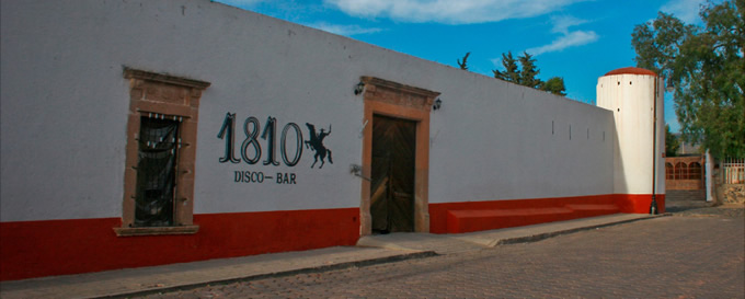 Entrada y Frente de Disco Bar 1810
